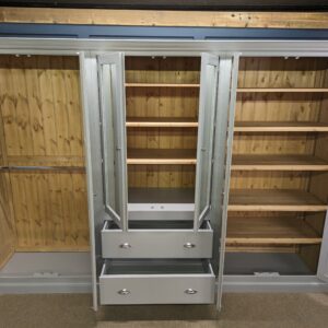 Alternative view of Royal Queens Wardrobe